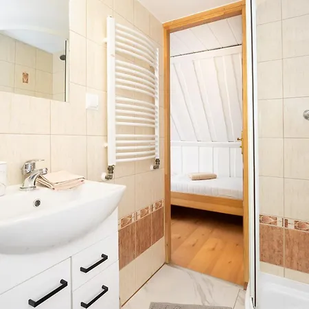 Guest house Emilia Szymona Zaryckiego 17 3*
