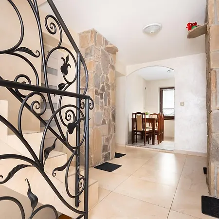 Guest house Emilia Szymona Zaryckiego 17